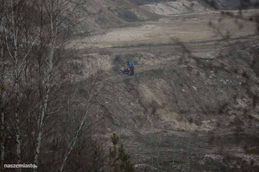 Wypadek motocyklisty w żwirowni w Górnej Grupie