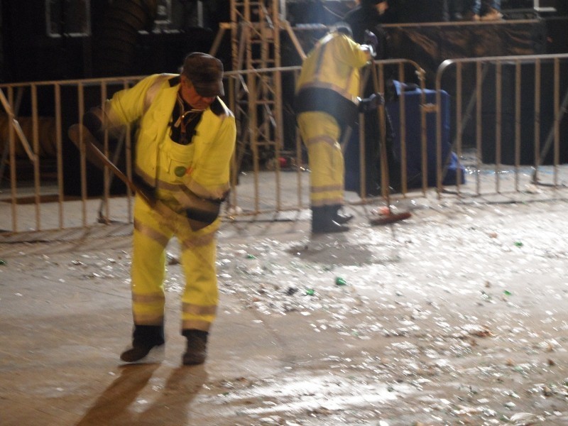 Sprzątanie Placu Biegańskiego po Sylwestrze 2013