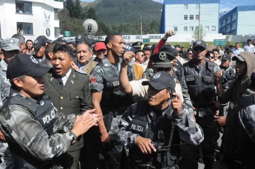 http://www.flickr.com/photos/presidenciaecuador/5039676290/