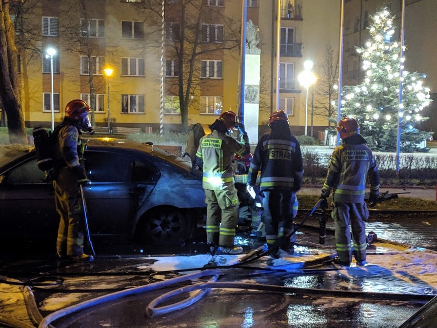 Pożar dwóch samochodów w Częstochowie! Jeden zapalił się od drugiego