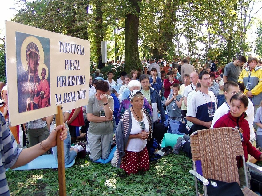 Tarnowianie już od prawie 40 lat pielgrzymują na Jasną Górę. Tak to wyglądało w minionych latach [ARCHIWALNE ZDJĘCIA]