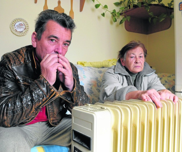 Rodzina Szymulów od trzech lat żyje w stresie, nękana przez człowieka, który wyłudził ich dom