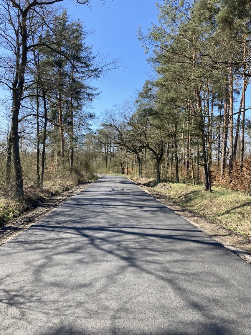 Modernizacja kolejnych dróg powiatowych Zalesiczki-Słostowice i Dmenin-Wola Malowana dobiega końca