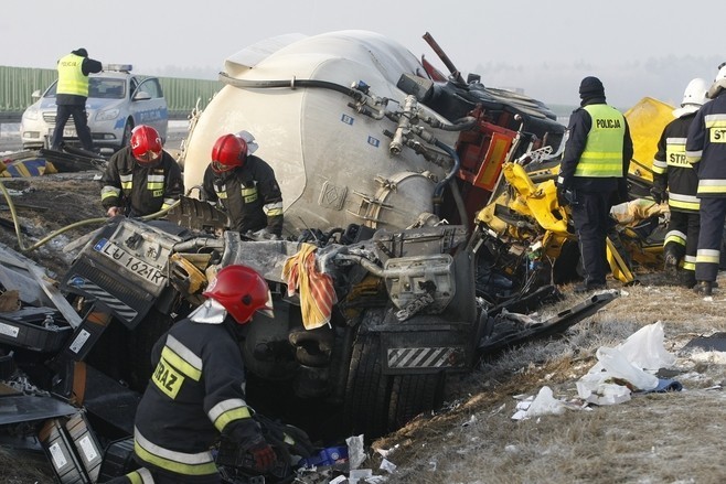 Usuwali pojazdy po karambolu na A4 (ZDJĘCIA)