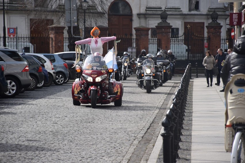 Motocykliści z Wolsztyna powitali wiosnę symbolicznym utopieniem Marzanny