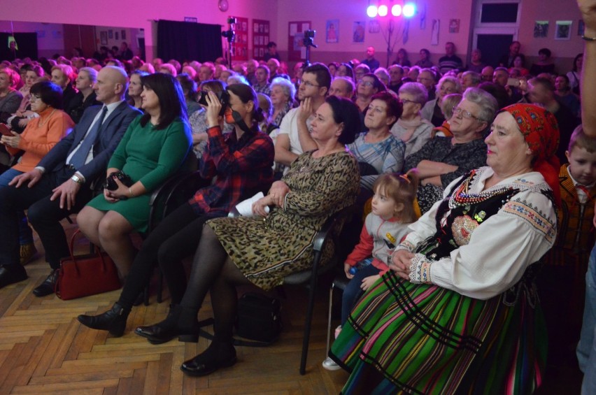 Tłusty czwartek na ludowo w DOK Białobrzegi w Tomaszowie Maz. [ZDJĘCIA]