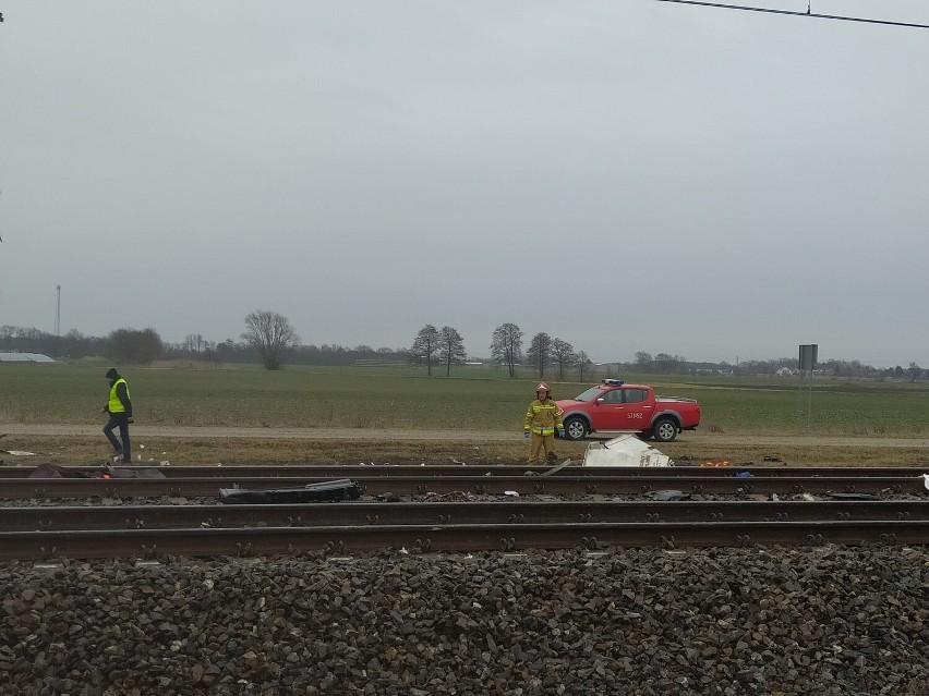 Zderzenie samochodu ciężarowego z pociągiem w Kątach pod Rawiczem - 20.02.2023