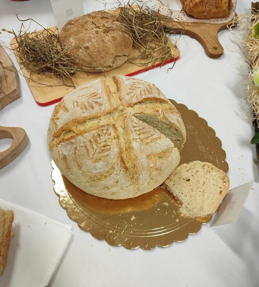 Uczniowie Technikum nr 3 rywalizowali w konkursie pieczenia chleba