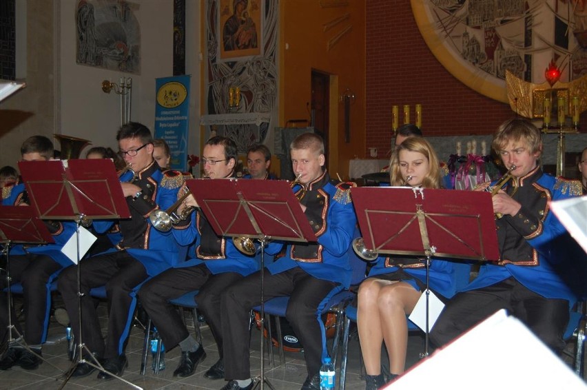 Młodzieżowa Orkeitsra Dęta z łapalic - andrzejkowy koncert