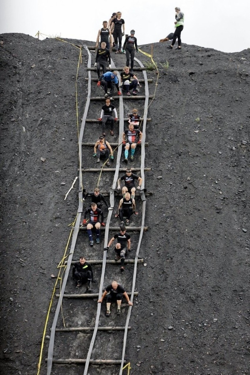 Runmageddon Silesia JSW w Knurowie: Przez hałdy i w tunelu z kilofami w ręku ZDJĘCIA