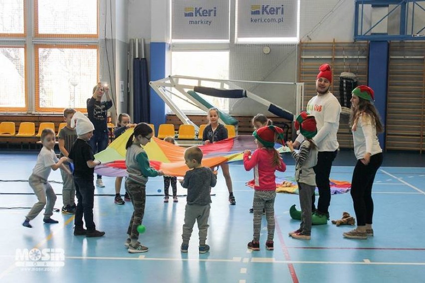 Akcja Zima z MOSiR w Żorach! Ogromne zainteresowanie "Olimpiadą na wesoło", lodowiskiem i grą w boule! ZDJĘCIA