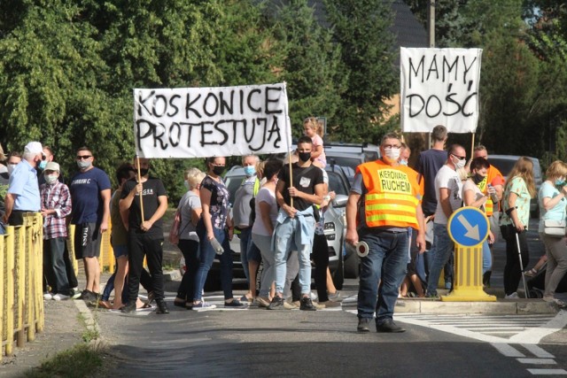 Koskowice protestują, mieszkańcy blokowali ruch drogowy.