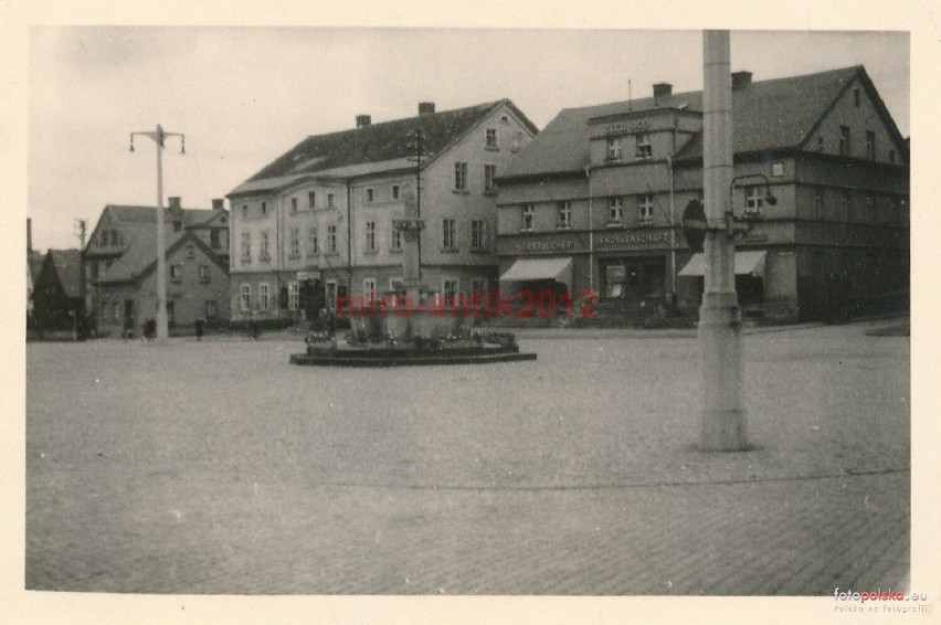 Rynek z ratuszem w Bielawie. 1941 rok