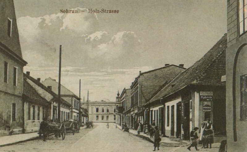 Fota 2.
Ulica Holzstrasse (obecnie ul. Moniuszki) z początku...