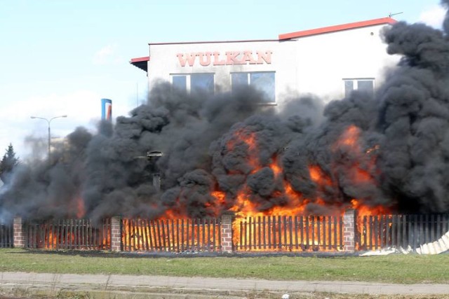 Ogień w warsztacie wulkanizacyjnym przy ul. Rydygiera w Toruniu.