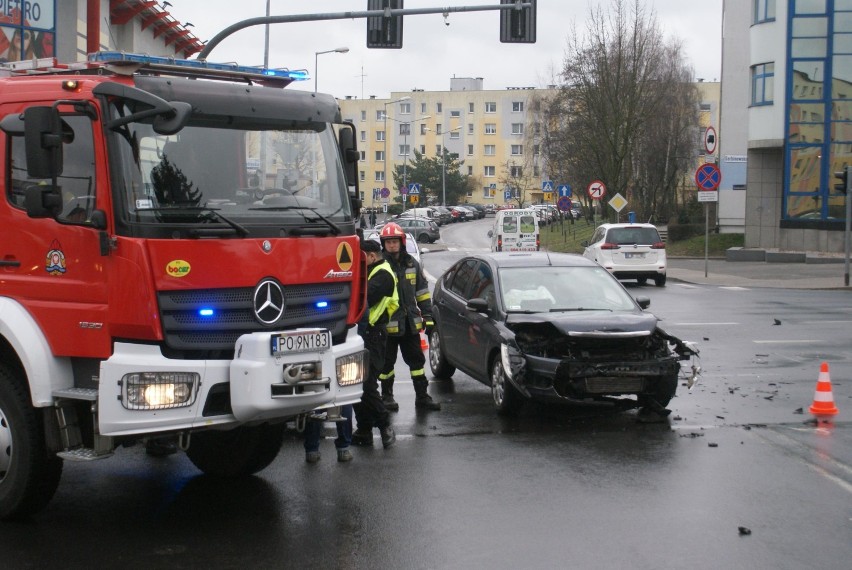 Zderzenie aut na skrzyżowaniu ulic Górnośląskiej i...