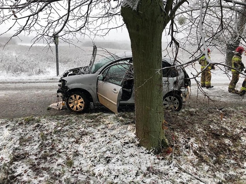 Kierujący citroenem stracił kontrolę nad pojazdem i uderzył...