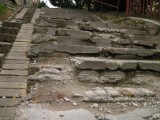 Śródmieście: Zniszczone schody i jezdnia wymagają remontu (materiał Dziennikarza Obywatelskiego) 