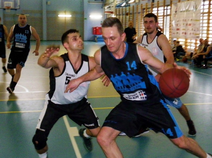 Pilska Liga Koszykówki Amatorskiej: zwycięstwa drużyny KS Basket Piła i Dziady Team. Zobacz zdjęcia 
