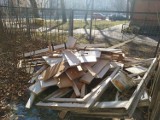 Funkcjonariusze Straży Miejskiej w Radomiu kontrolują spalenie odpadów. Ukarali kolejnego truciciela