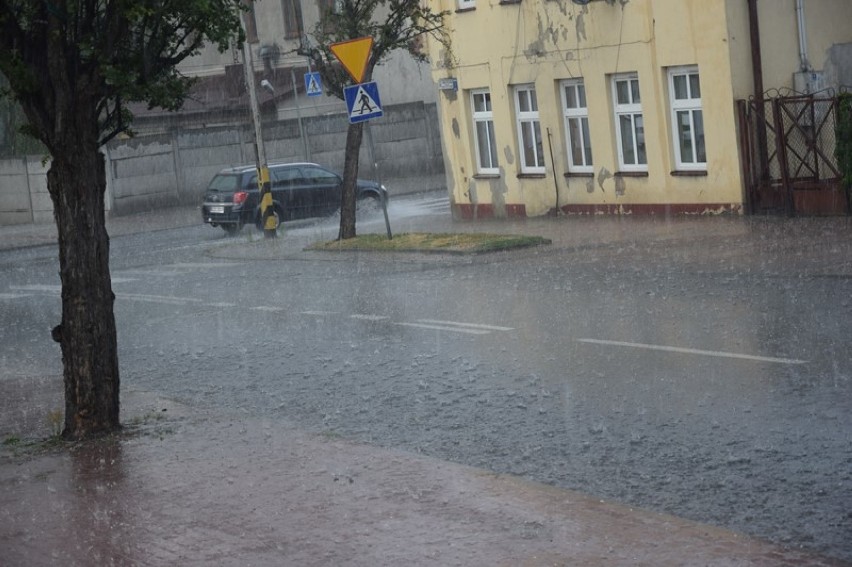 Burza z gradem w Zduńskiej Woli. Pierwszy duży deszcz od miesiąca