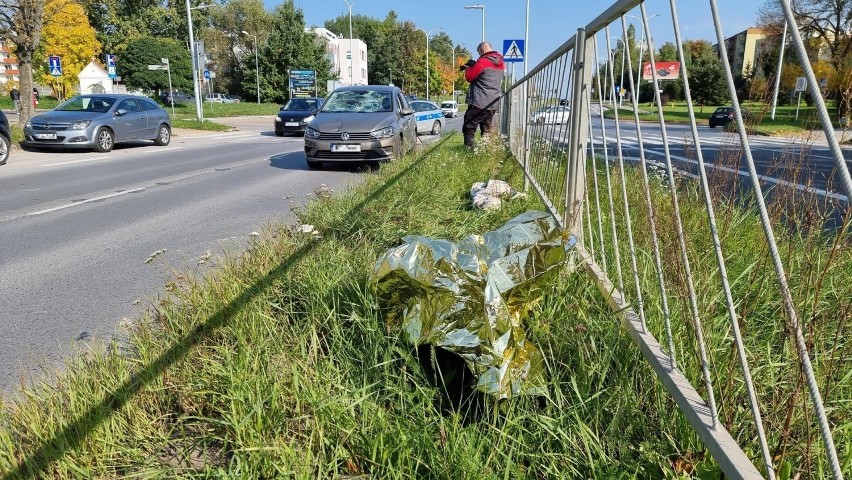Wypadek w Kielcach. 28-letnia kobieta potrącona na pasach [WIDEO, ZDJĘCIA]
