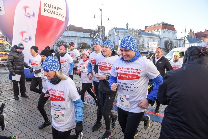 Punktualnie o 9.00 w piątek z Bydgoszczy i Torunia ruszyły...