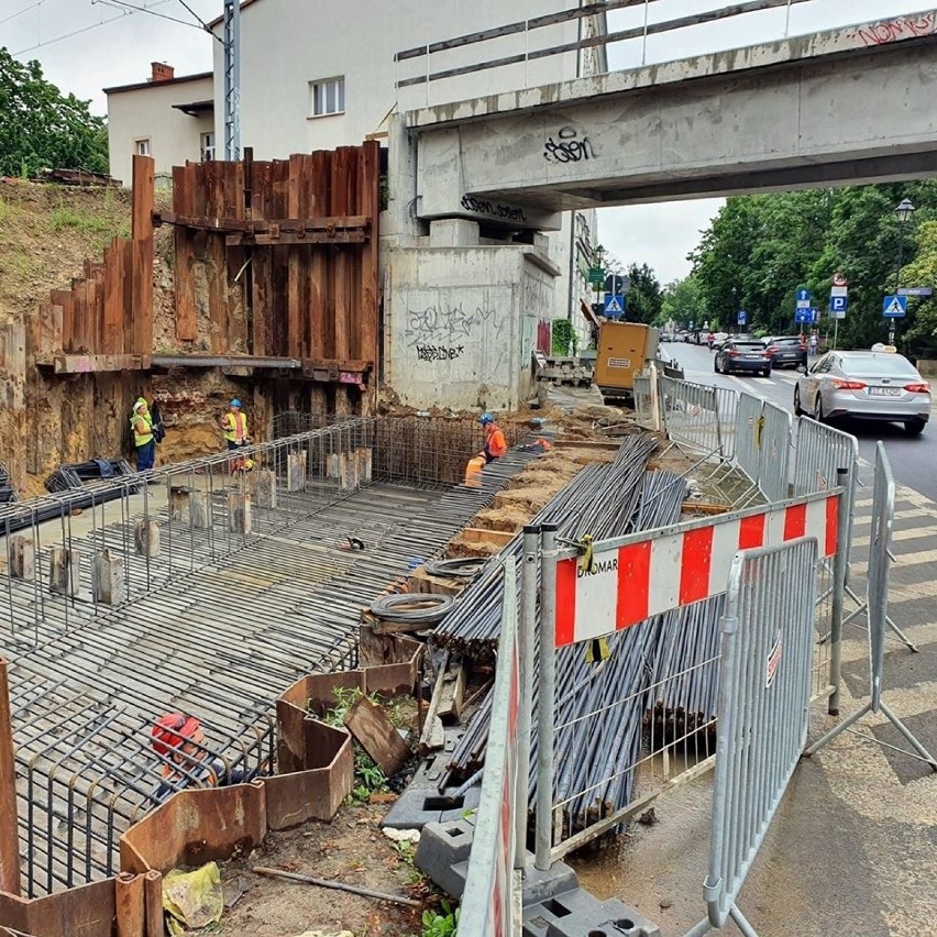 Ruszył kolejny etap budowy nowego wiaduktu kolejowego nad...