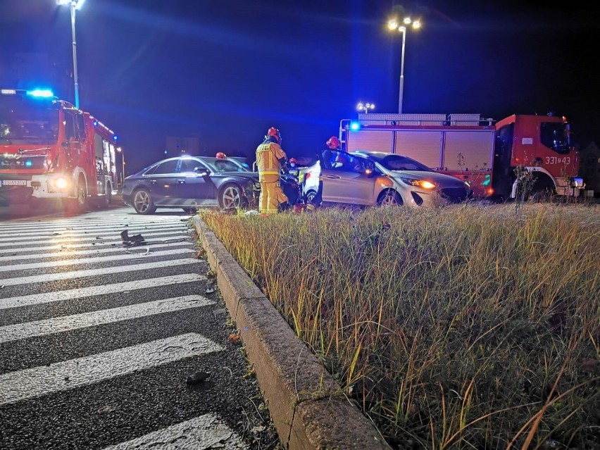 W poniedziałkowy wieczór na rondzie koło Galerii Emka w...