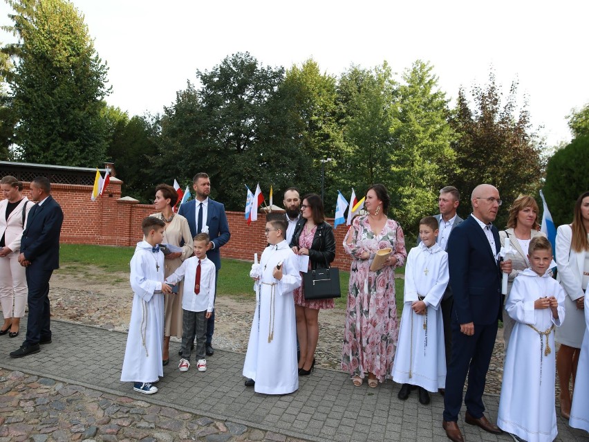 Druga grupa dzieci z parafii Św. Jana Chrzciciela z Przemętu przystąpiła dziś do I Komunii Świętej