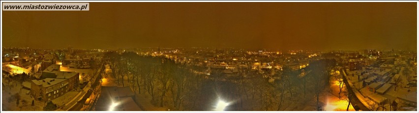 Bydgoszcz, Filarecka 2 - Wieża Ciśnień - pada śnieg - noc
