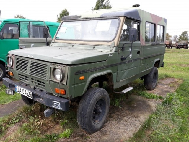 Za niewielkie pieniądze można kupić ciężarówkę, mikrobus, czy auto terenowe, które pokona wszelkie przeszkody. Najstarszy samochód ma 40 lat, ale są też pojazdy o wiele młodsze. Marzy Ci się auto z charakterem? Sprawdź, co można kupić w zielonogórskim oddziale Agencji Mienia Wojskowego. 

Czytaj też: Zarobki w wojsku 2019. Ile zarobi żołnierz zawodowy po podwyżce

Zobacz wideo: "Broń, która zapewni Polsce bezpieczeństwo". Polska zakupiła system rakietowy HIMARS


Zobacz, jakimi autami żużlowcy jeżdżą na zawody [ZDJĘCIA]

