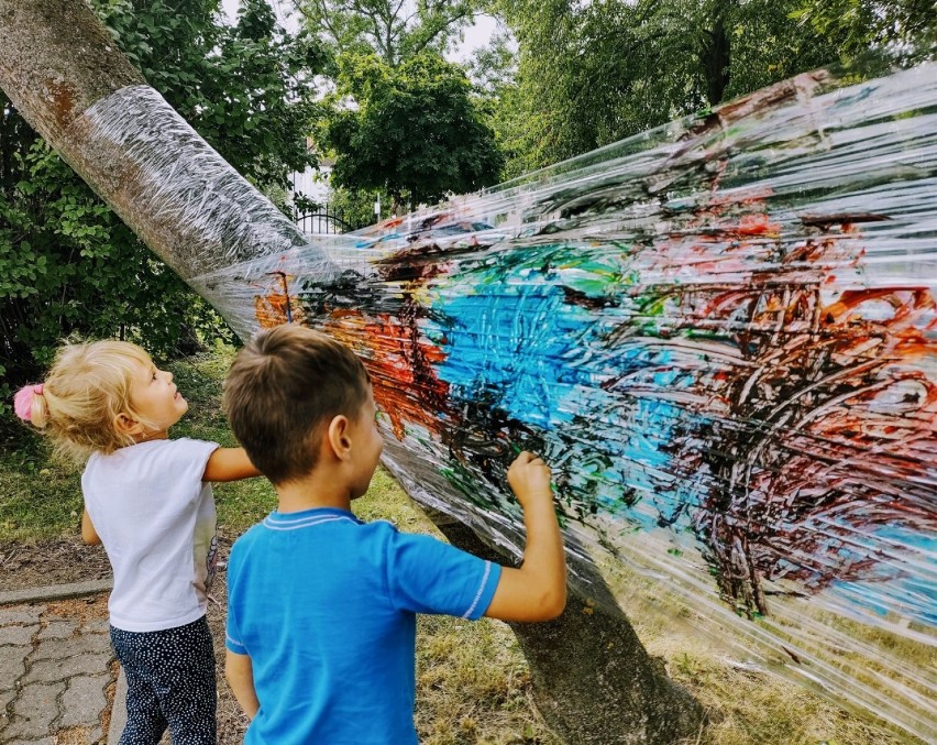 - Dzieci mogły zrobić sobie tatuaże brokatowe oraz z henny,...