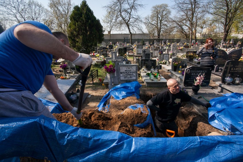 IPN ekshumuje szczątki żołnierzy niezłomnych na bydgoskiej "Łączce" [zdjęcia]
