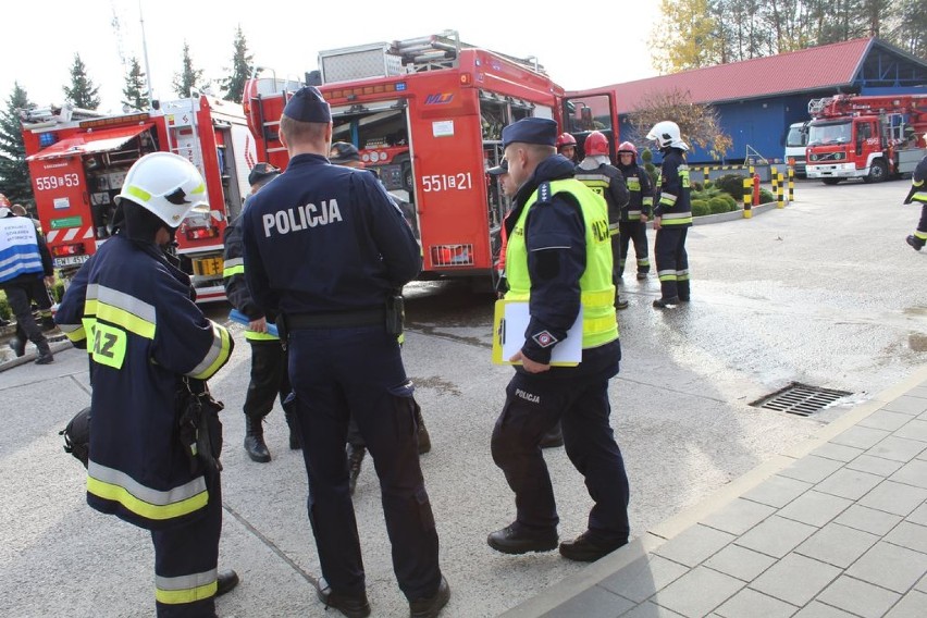 Rozerwana butla, pożar magazynu i ranni pracownicy. W Konopnicy doskonalono współpracę służb [FOTO]