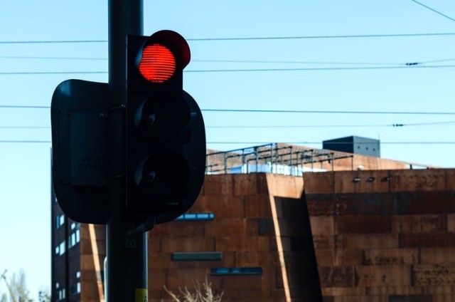 Policjanci objęli nadzorem kilka skrzyżowań w Gdańsku i monitorowali zachowania kierowców, wykorzystując do tego nieoznakowany radiowóz z kamerami