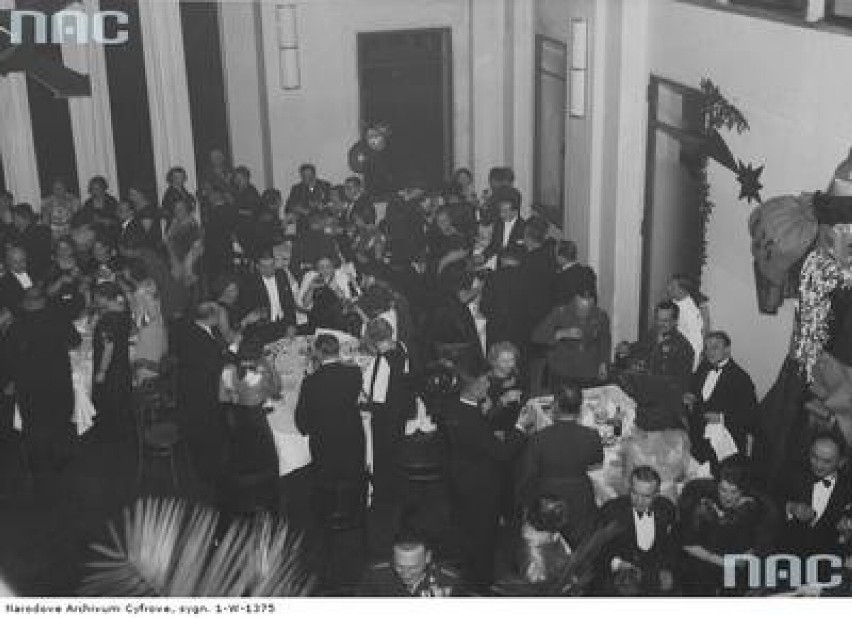 1935. Bal sylwestrowy w kasynie 1 Pułku Szwoleżerów w...
