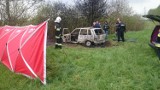 Gmina Opalenica: zwęglone ciało w spalonym aucie na trasie Jastrzębniki-Rudniki FOTO