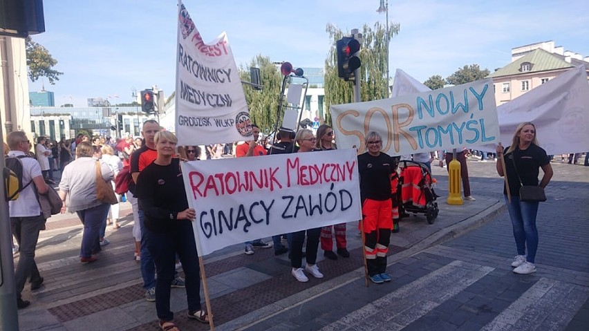 Ratownicy z Grodziska i Nowego Tomyśla na proteście w Warszawie