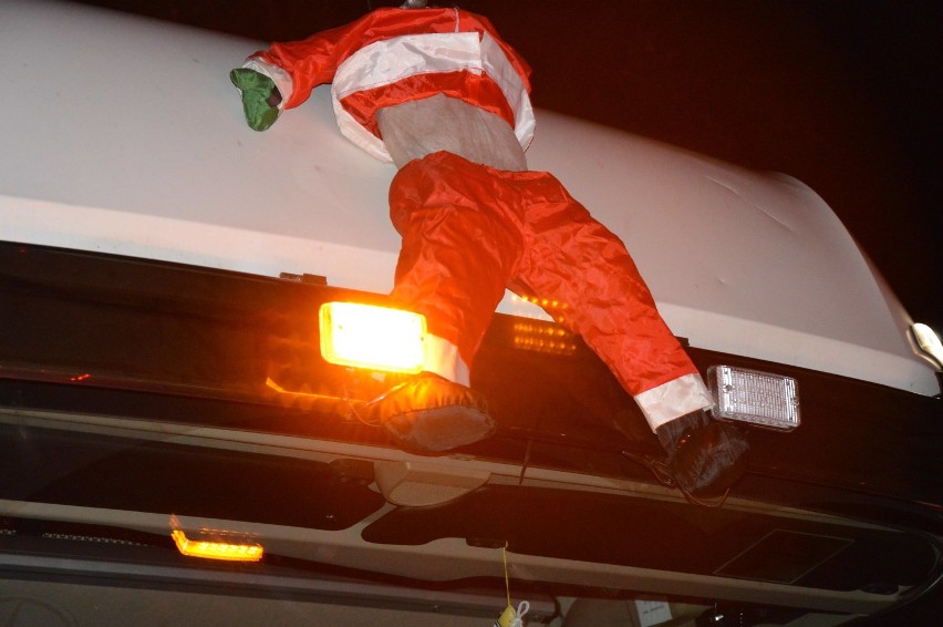 Malbork. Konwój Mikołajów w ciężarówkach przejechał przez miasto [ZDJĘCIA, WIDEO]