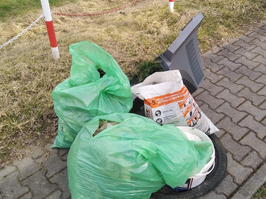 Gmina Śrem: ponad 30 worków śmieci, to efekt niedzielnych działań w Lucinach. Porzucone śmieci to nie tylko problem Śremu i okolic