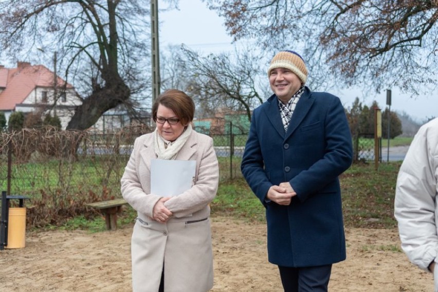 Nowe place zabaw w Rożnowie, Uścikowie i Lulinie