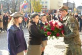 Święto Niepodległości 2021 w Radomsku. Kwiaty pod tablicą Józefa Piłsudskiego [ZDJĘCIA]