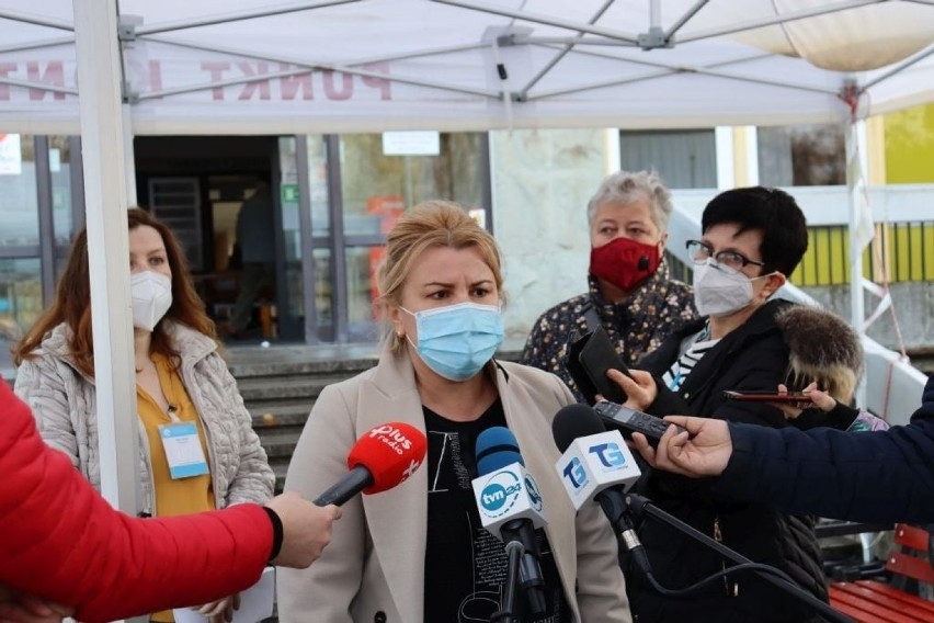 - Nie utrudniajcie nam pracy - apelują pracownicy szpitala w...