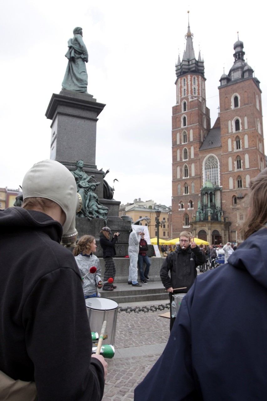 Federacja Anarchistyczna protestowała przeciw elektrowniom atomowym [ZDJĘCIA]