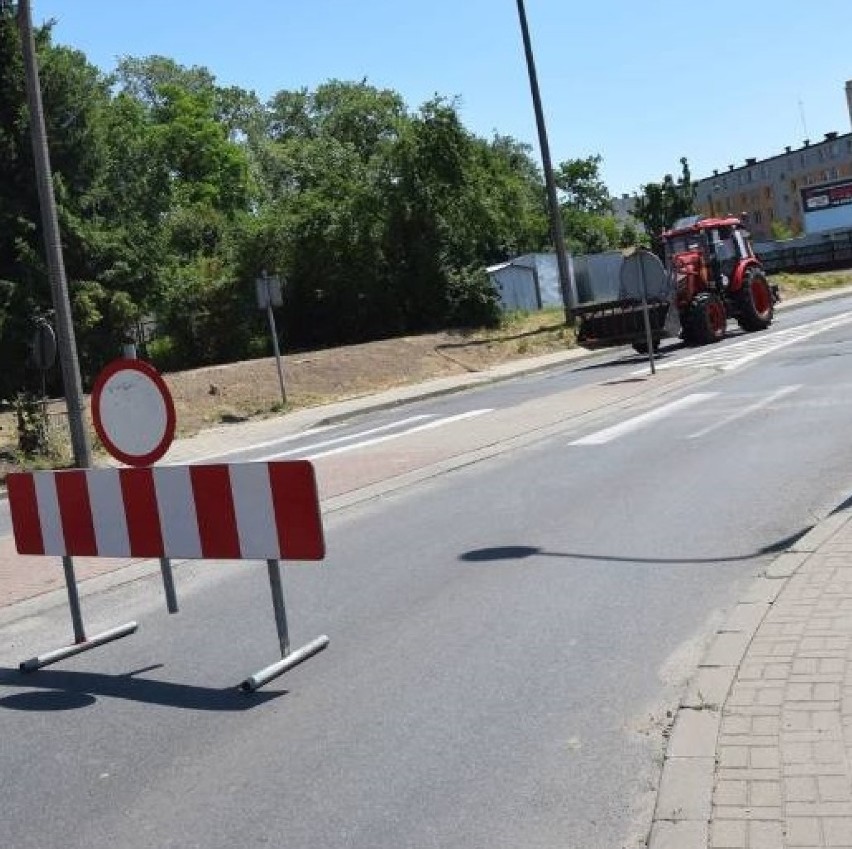 Miliony na drogi w powiecie sieradzkim. Zobacz, ile otrzymały poszczególne gminy i na które drogi.