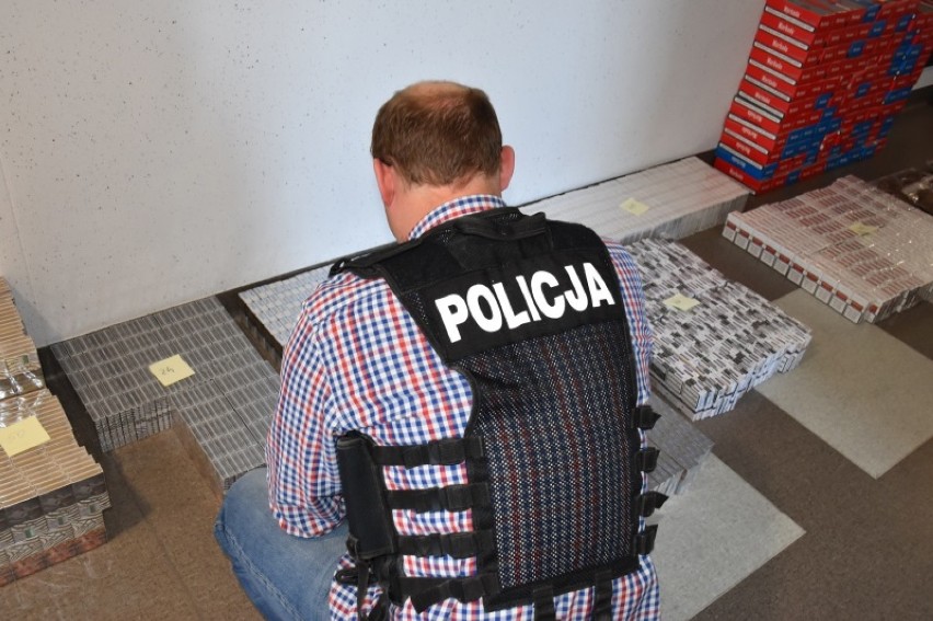 Policja w Kaliszu przejęła nielegalne papierosy i alkohol.