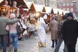 Tradycyjne ciasto, grzane wino i malowane szkło czyli Jarmark Bożonarodzeniowy na Starym Rynku
