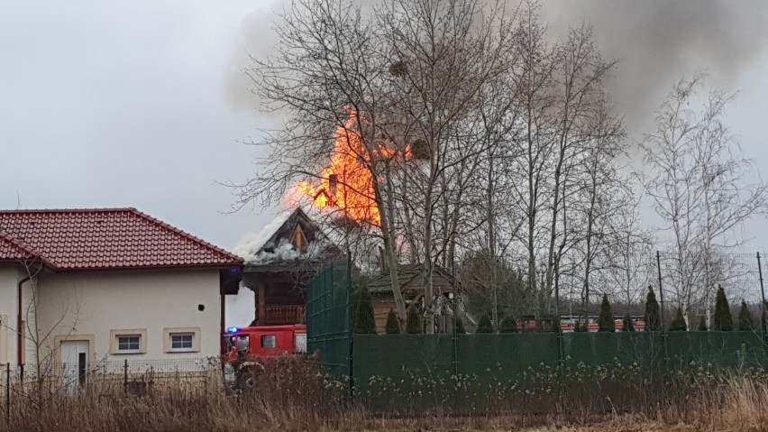 Pożar domu w Kotowicach pod Wrocławiem! [ZDJĘCIA, FILM]