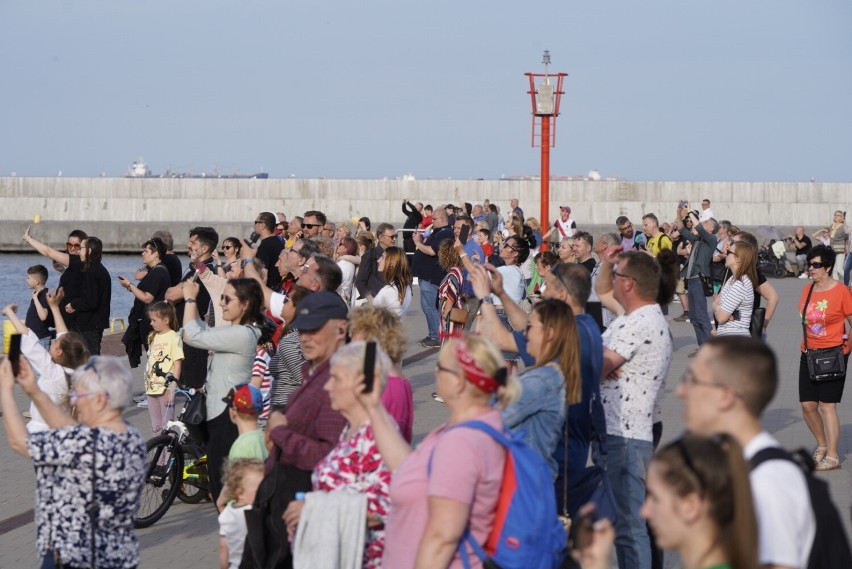 „Dar Młodzieży” ponownie przy nabrzeżu Pomorskim w Gdyni. Żaglowiec wrócił do domu ZDJĘCIA